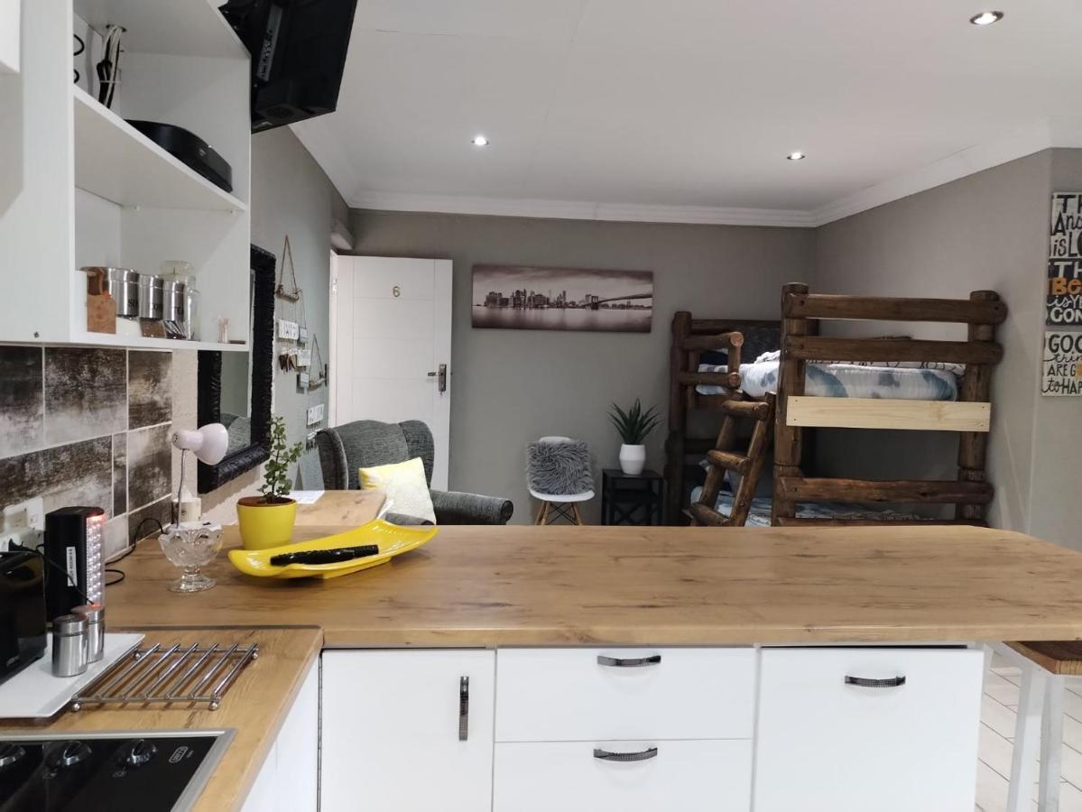 Villa Mariss Guesthouse Kraaifontein Extérieur photo