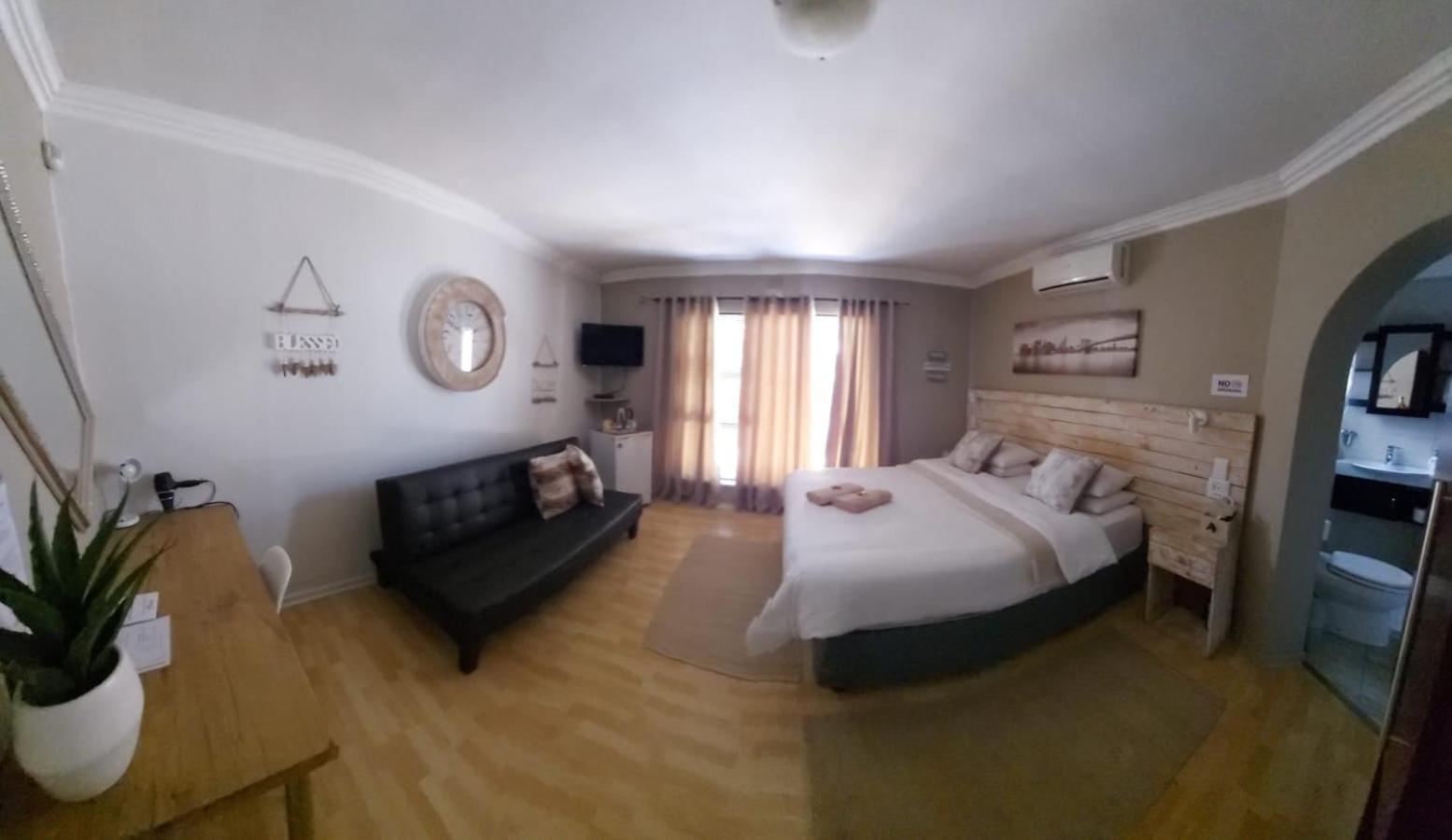 Villa Mariss Guesthouse Kraaifontein Extérieur photo